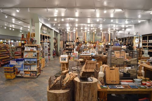 Yosemite View Lodge, Gift shop