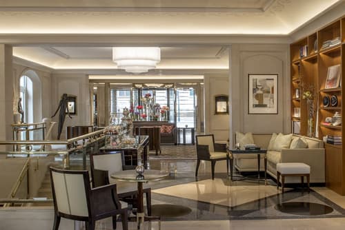 Four Seasons Hotel Prague, Lobby