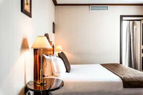 Villa Montparnasse, Room