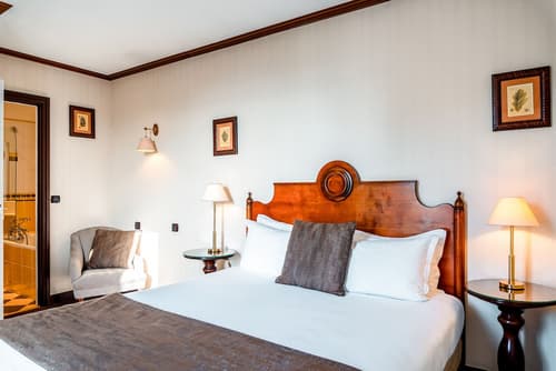 Villa Montparnasse, Room