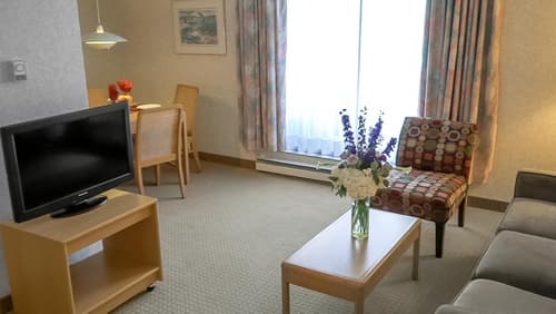 Cartier Place Suite Hotel