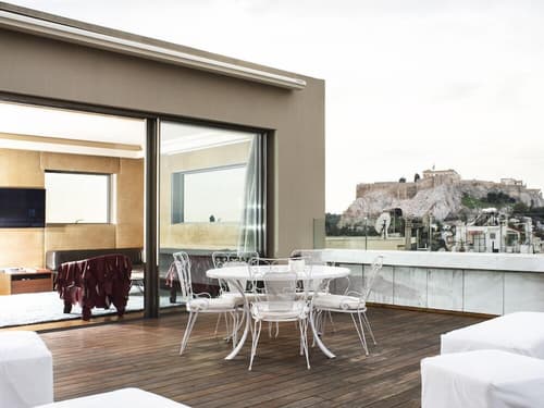 New Hotel, Primary image