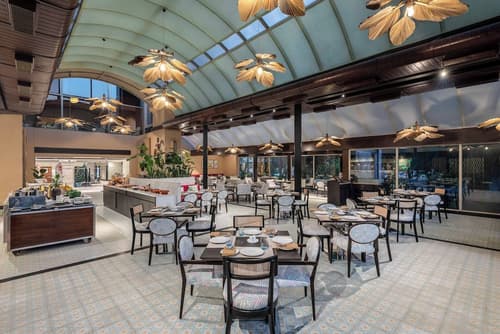 Vivanta Ernakulam, Marine Drive, Dining