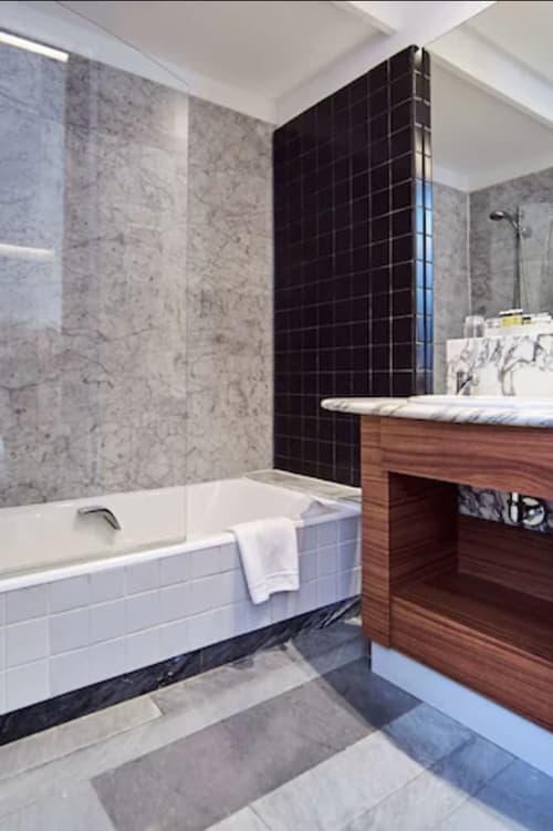 Occidental León Alfonso V, Bathroom