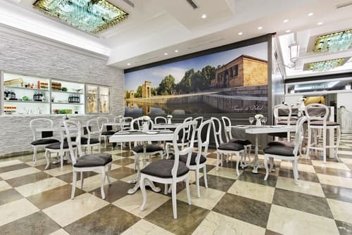 Grupotel Mayorazgo, Dining