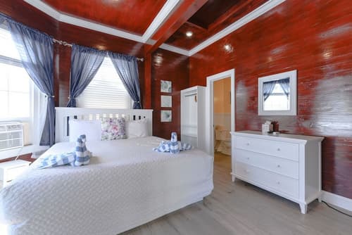 The Palms Hotel, Room