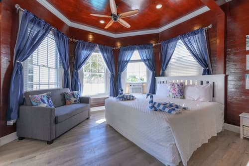 The Palms Hotel, Room