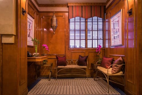 Casablanca Hotel by Library Hotel Collection, Lobby sitting area