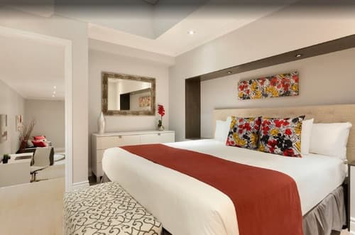Travelodge by Wyndham Hotel & Convention Centre Quebec City