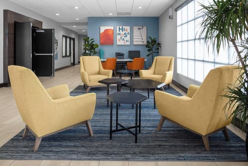 Holiday Inn Express Hotel & Suites Hermosa Beach by IHG, Lobby sitting area