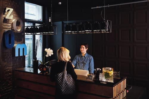 Zoom Hotel, Reception