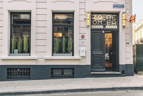 Zoom Hotel, Front of property