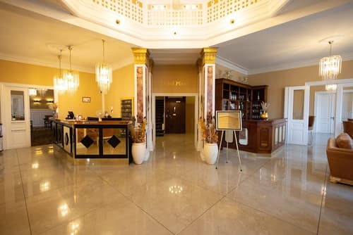 Milling Hotel Plaza, Lobby sitting area