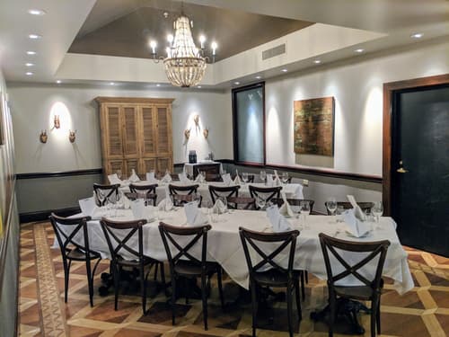 Hilton New Orleans/St. Charles Avenue, Dining