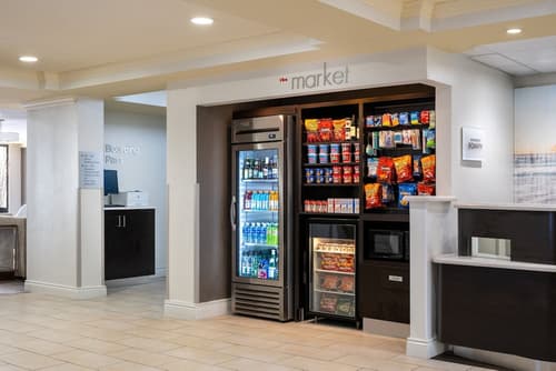 Courtyard by Marriott - Naples, Lobby