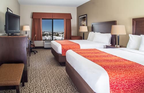 Gray Wolf Inn & Suites, Room