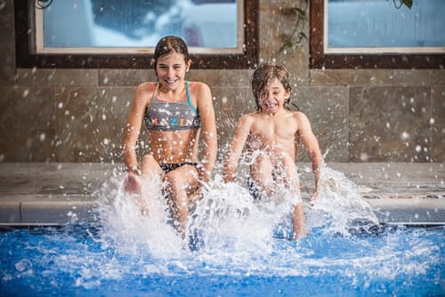 Gray Wolf Inn & Suites, Indoor pool