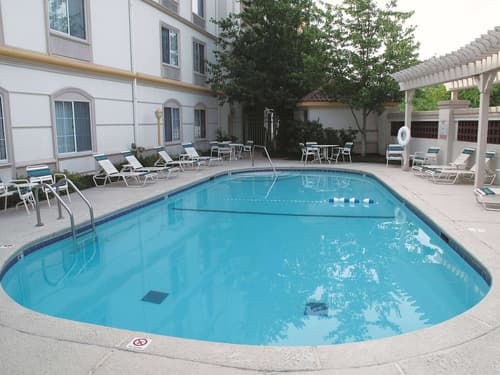 La Quinta Inn & Suites by Wyndham St. Louis Westport, Pool