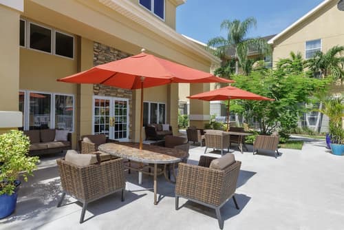 Homewood Suites by Hilton - Fort Myers, Courtyard