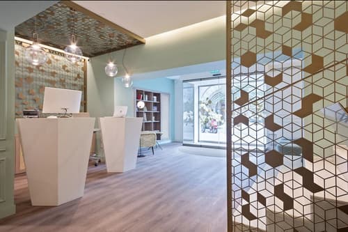 Hotel Via Augusta, Interior entrance