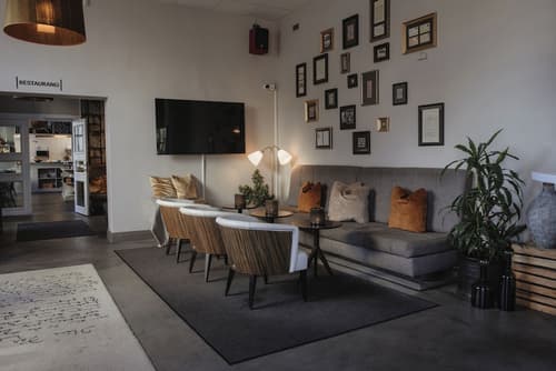 Home Hotel Post, Lobby