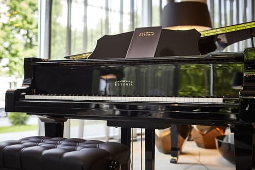 Hilton Tallinn Park, Lobby