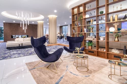 The President, Lobby