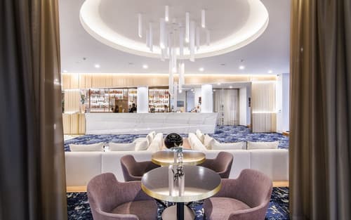 The President, Lobby