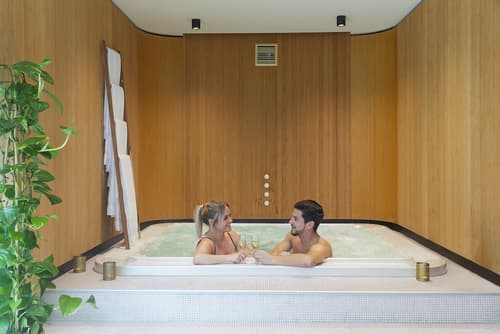 Mercure Namur Hotel, Indoor spa tub