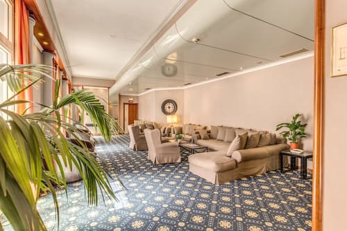 Hotel King, Lobby lounge