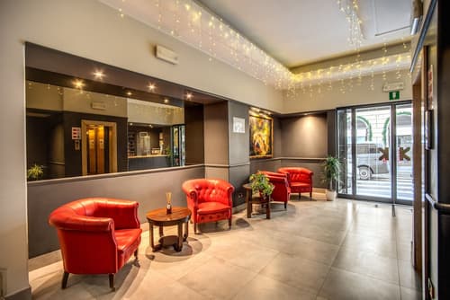 Hotel King, Reception