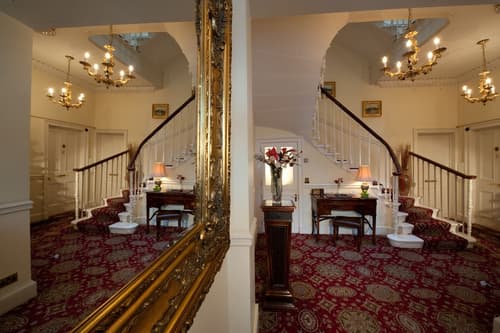The Ben Doran Guest House, Interior entrance