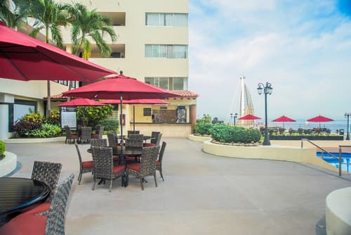 Delfin Beachfront Resort – Downtown Puerto Vallarta Optional All-Inclusive