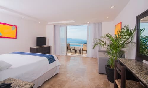 Delfin Beachfront Resort – Downtown Puerto Vallarta Optional All-Inclusive