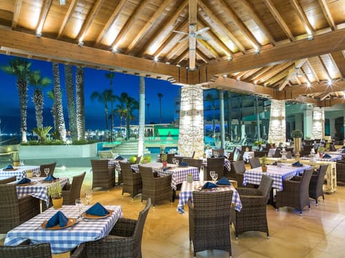 Alexander The Great Beach Hotel, Restaurant