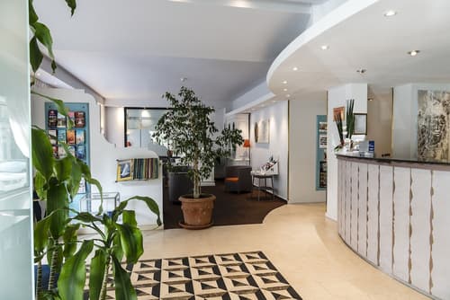 Best Western Astoria, Reception