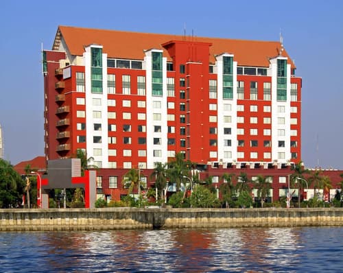 Aryaduta Makassar, Front of property