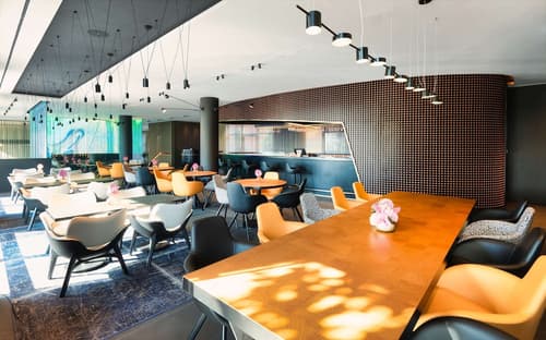 Park Plaza Budapest, Bar (on property)