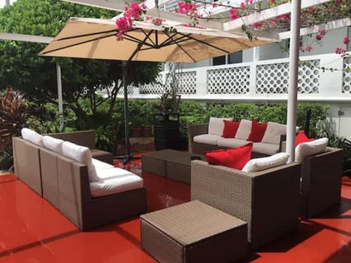 Collins Hotel, Primary image