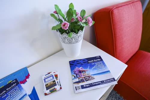 Collins Hotel, Reception