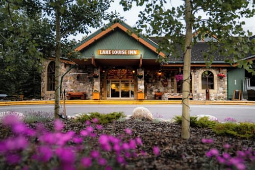 Lake Louise Inn, Lobby