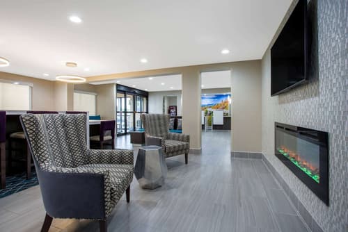 La Quinta Inn & Suites by Wyndham Roanoke Salem, Lobby