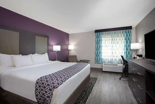 La Quinta Inn & Suites by Wyndham Roanoke Salem, Room