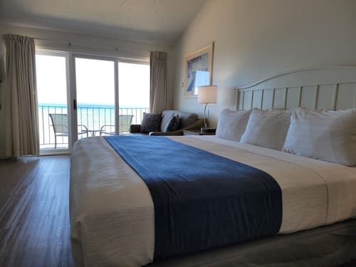 Pointes North Beachfront Hotel – 2 Person Spa Tub Studios