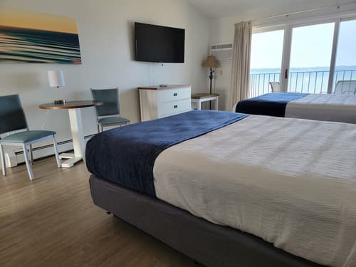 Pointes North Beachfront Hotel – 2 Person Spa Tub Studios