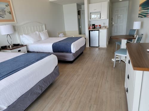 Pointes North Beachfront Hotel – 2 Person Spa Tub Studios