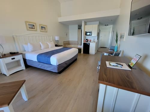 Pointes North Beachfront Hotel – 2 Person Spa Tub Studios