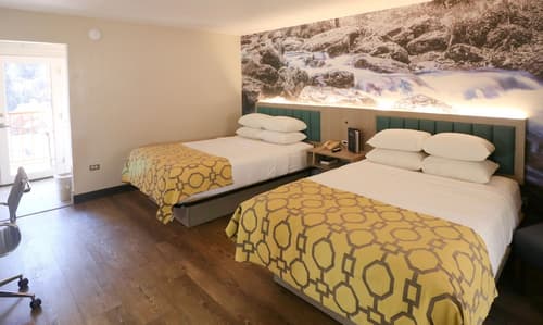 Baymont by Wyndham Gatlinburg On The River, Room