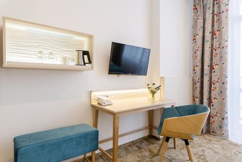 Metropol Hotel, Room