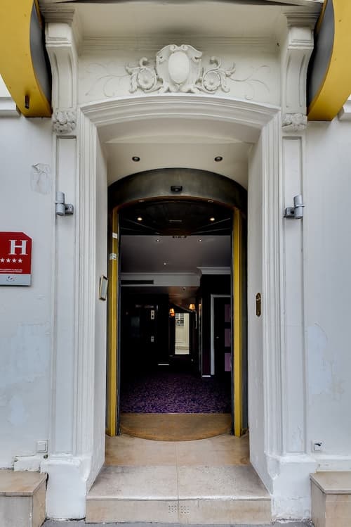 Villa Lutece Port Royal, Property entrance